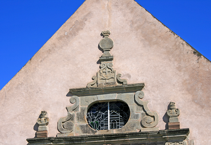 Eglise Saint-Joseph. Armoiries traditionnelles de l'ordre des capucins